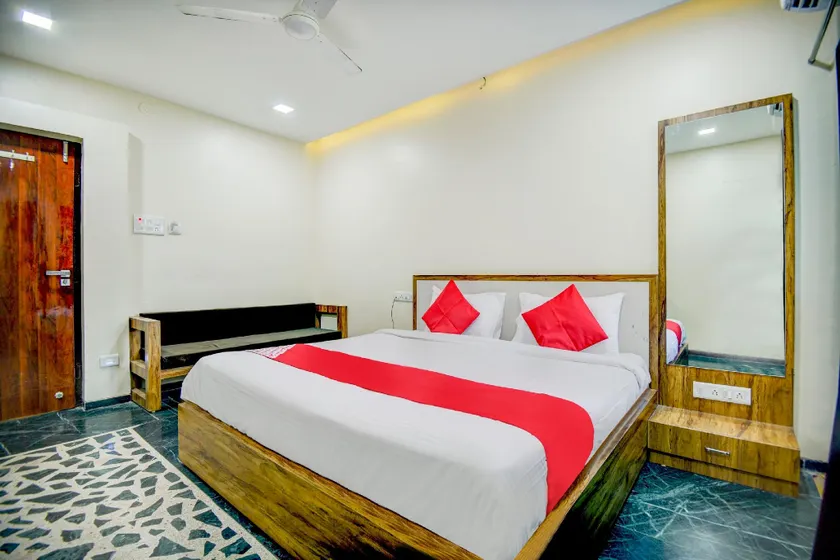 OYO 65239 Anandraj Palace - Image 1