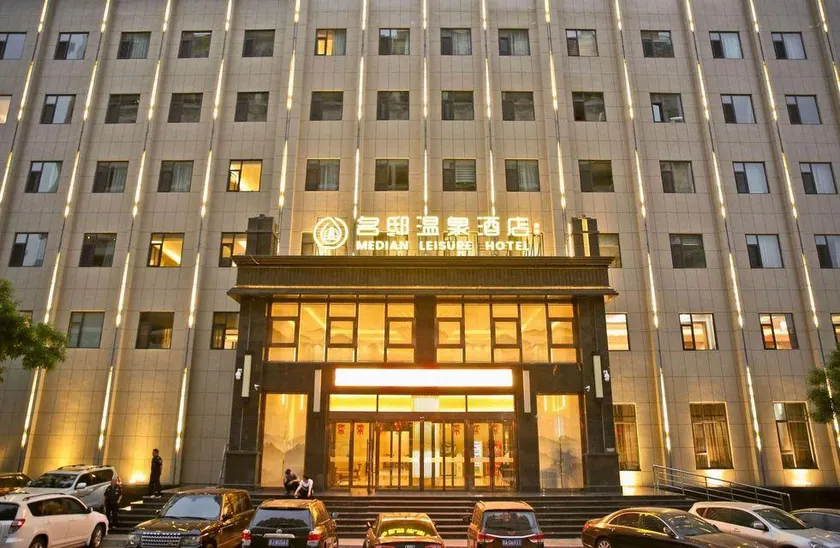 Runhe Hot Spring Hotel - Image 1