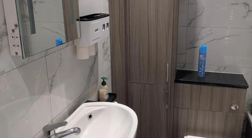 Room in Swanscombe, Kent - Image 1