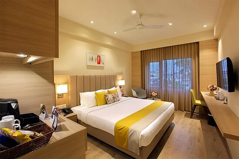 Crystal Plaza Luxury Business Hotel - Image 1