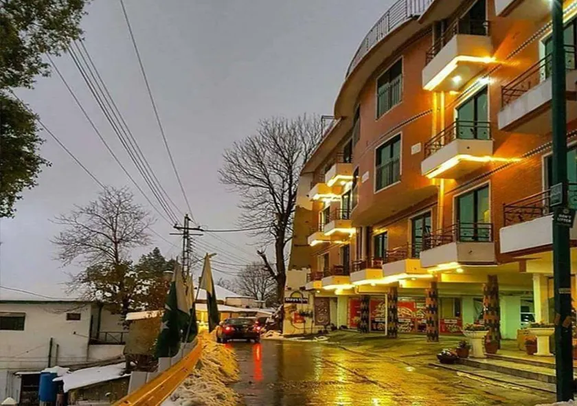 DAYS INN MURREE - Image 1