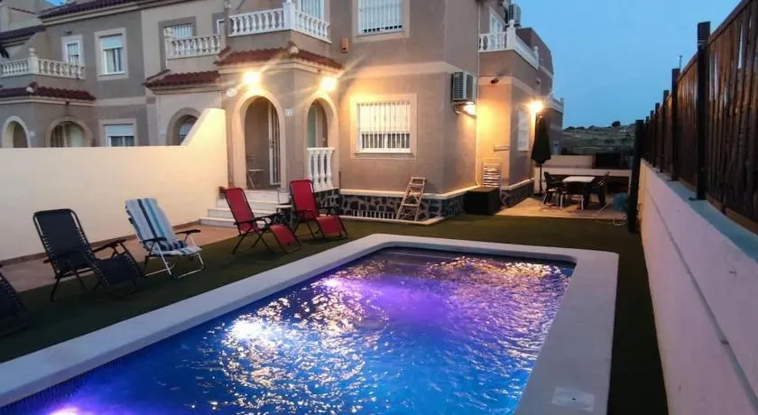 adosado con piscina a 10 minutos de Alicante - Image 1