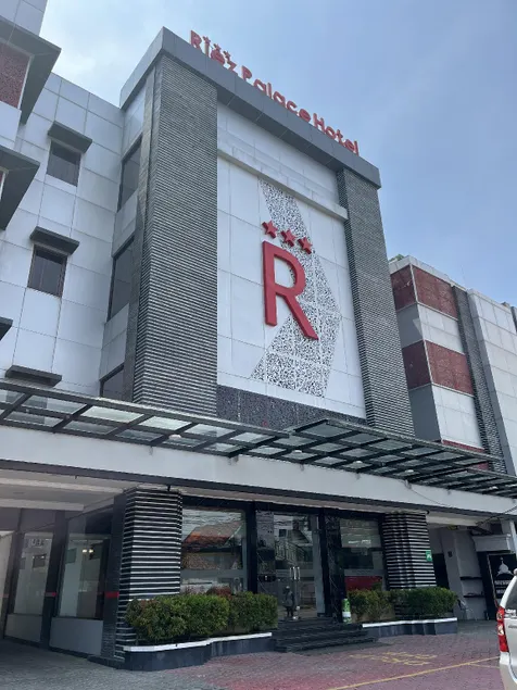 Riez Palace Hotel - Image 1