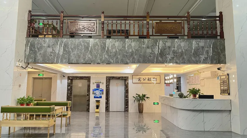 Xiangchen Silver Hotel - Image 1