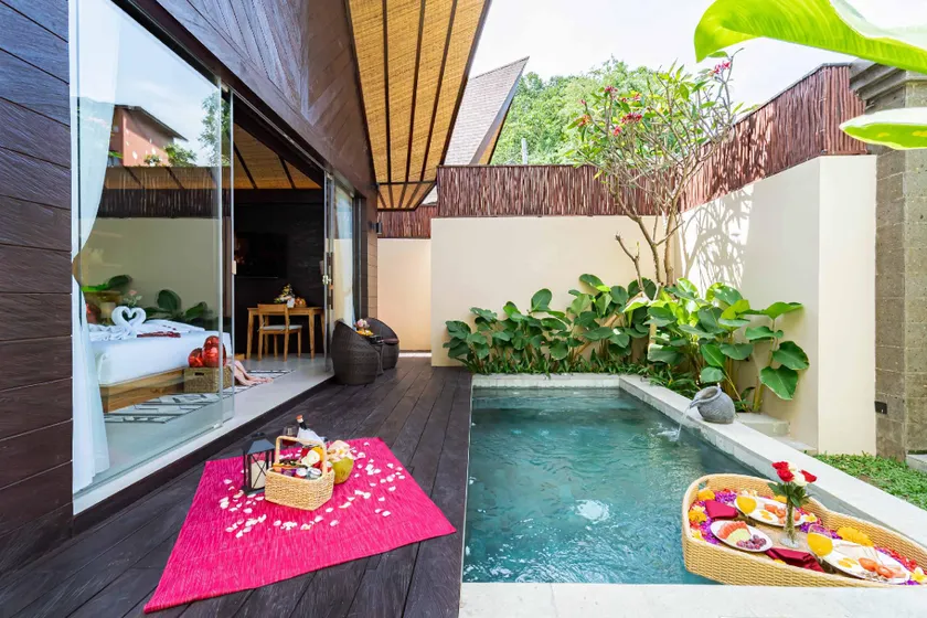 Honeymoon Hideaway w/Private Jacuzzi Pool in Kuta - Image 1
