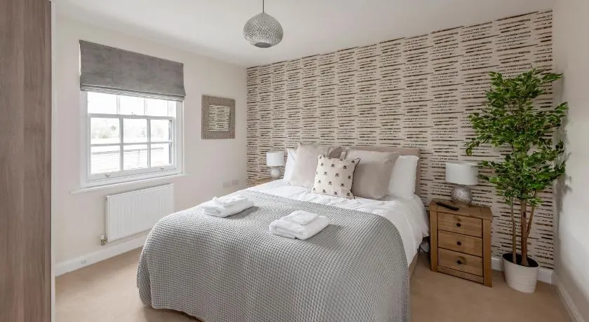 1 Victoria Place - Image 1