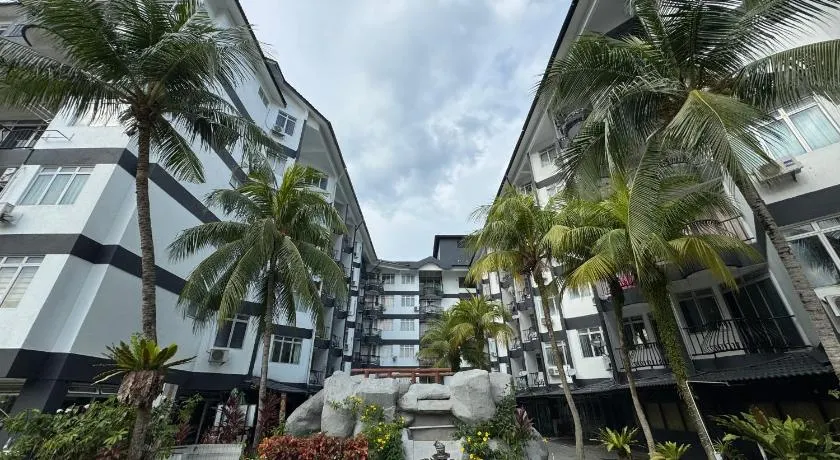 Golden Straits Villas Beach Resort - Image 1