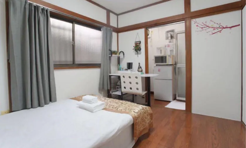 Free Wi-Fi, 6 minutes by train to Shinjuku Station, 7 minutes walk from Koenji Station - Image 1