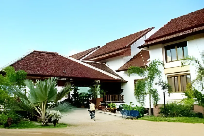 Tak Andaman Resort & Hotel - Image 1