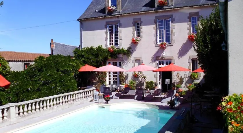 Le PETIT CHATEAU - Tiffauges proche Puy duFou - Image 1