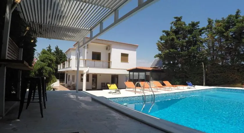 Luxury Villa with Private Pool - Image 1