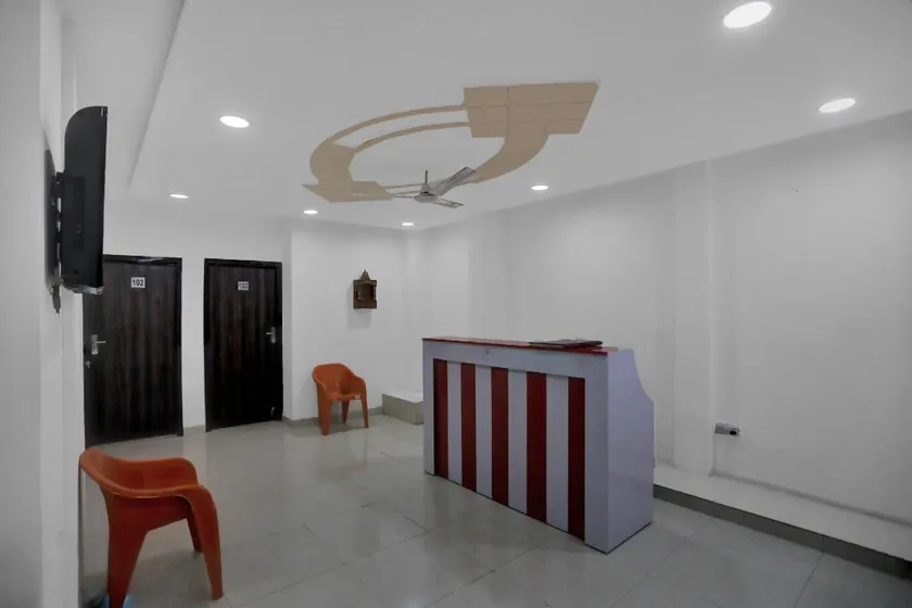 Hotel O Crown - Image 1