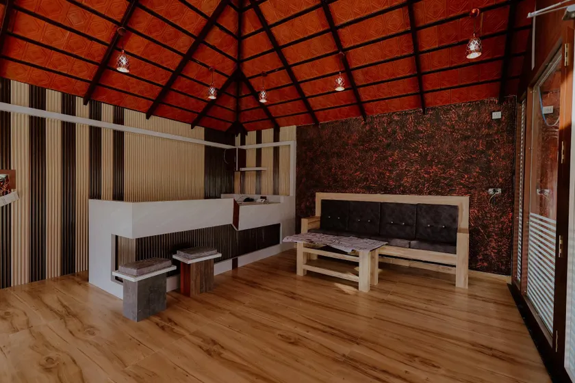 MOUNTAIN PEAK RESORT - Image 1