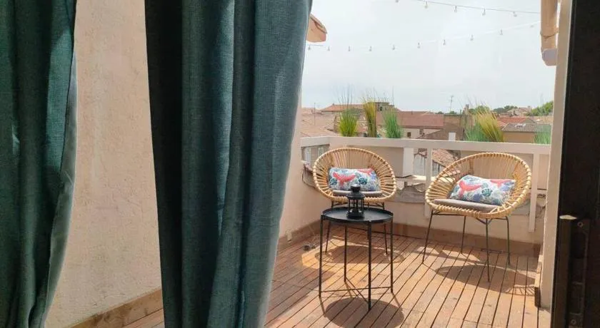Petit loft sur les toits d'Avignon - Image 1