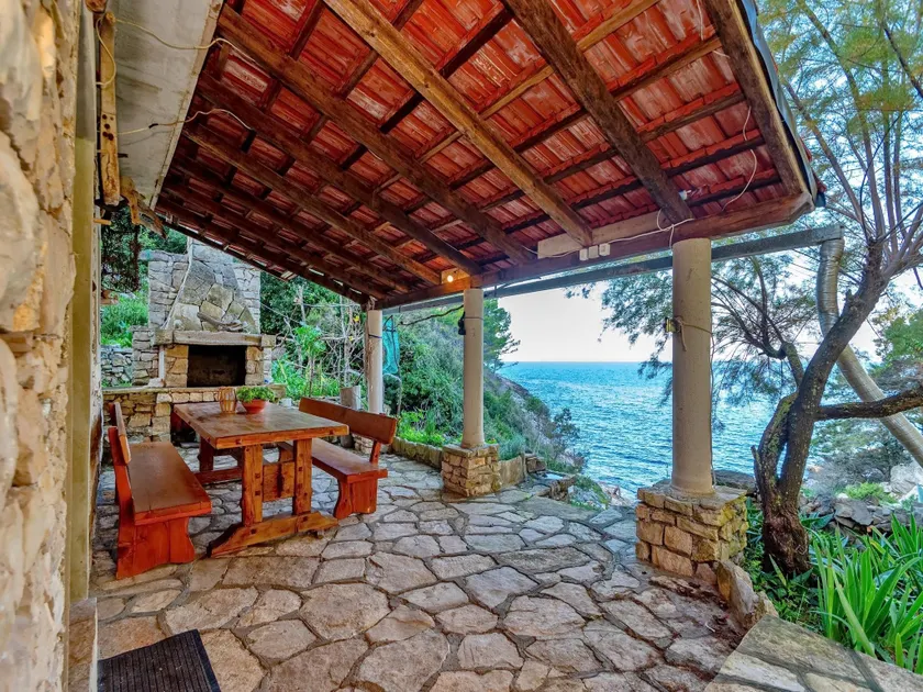 House Hidden Bay-One Bedroom Cottage with Terrace ans Sea View - Image 1