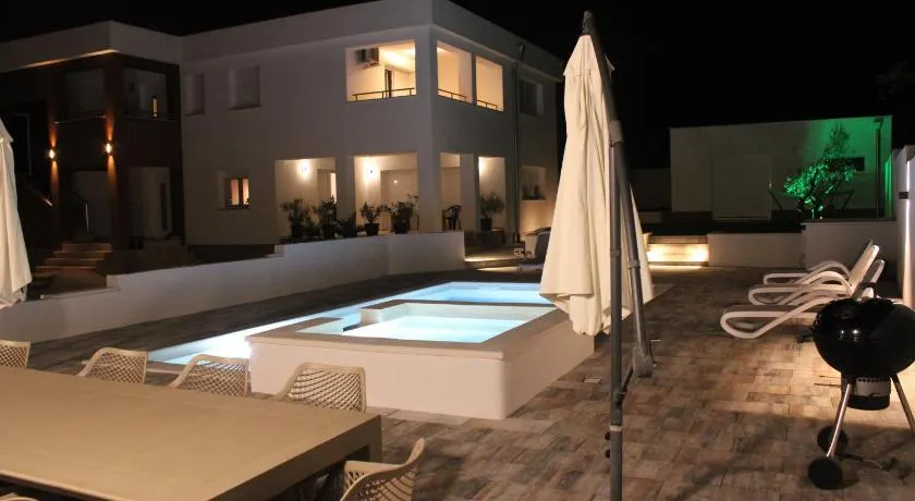 Holiday House emjalemi - Image 1