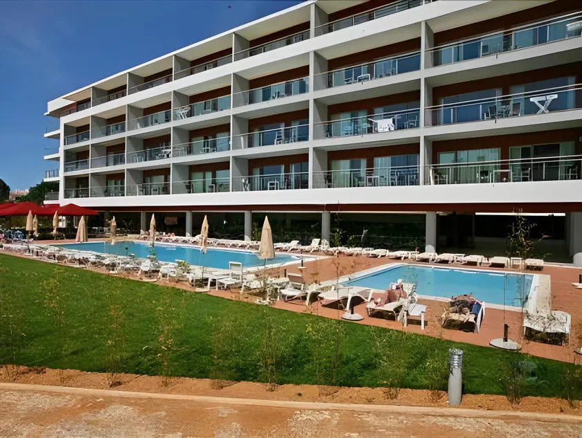 Areias Village Beach Suite Hotel - Image 1