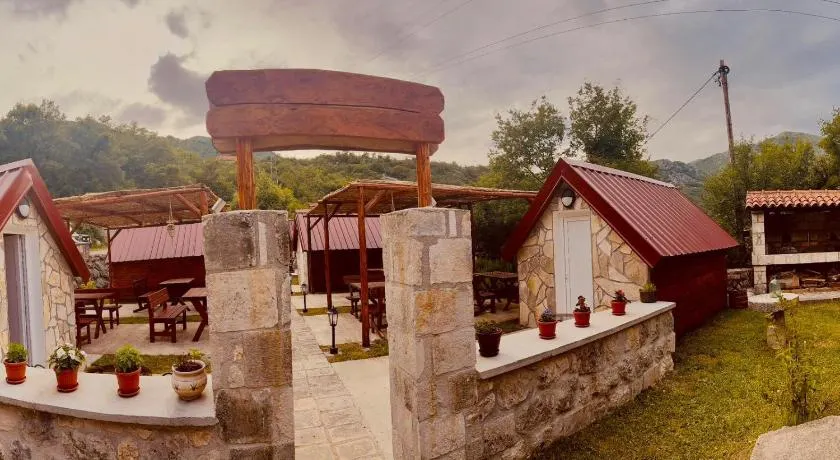 Vikendica,Bungalovi Lipska pećina - Image 1