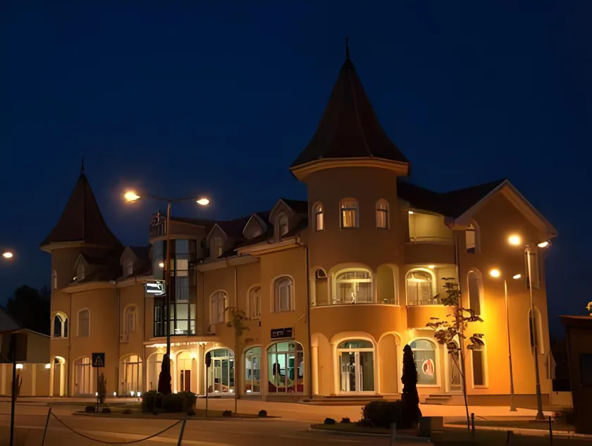 Garni Hotel Royal Crown - Image 1