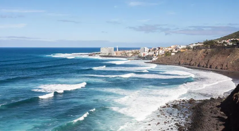 In Tenerife, luxury apartment overlooking the Atlantic - Image 1