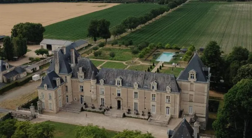 Chateau De Jalesnes - Image 1