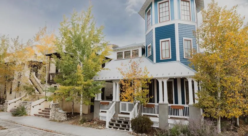 South Main Residences by Surf Hotel - Image 1