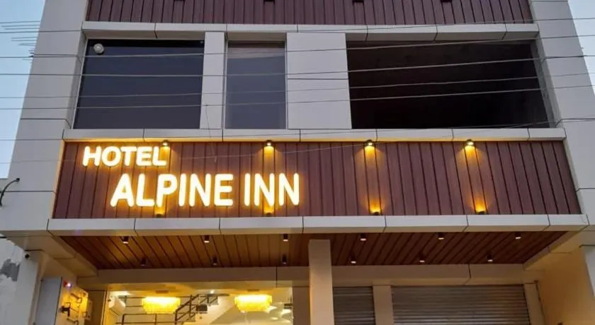 Hotel Alpine Inn - Image 1