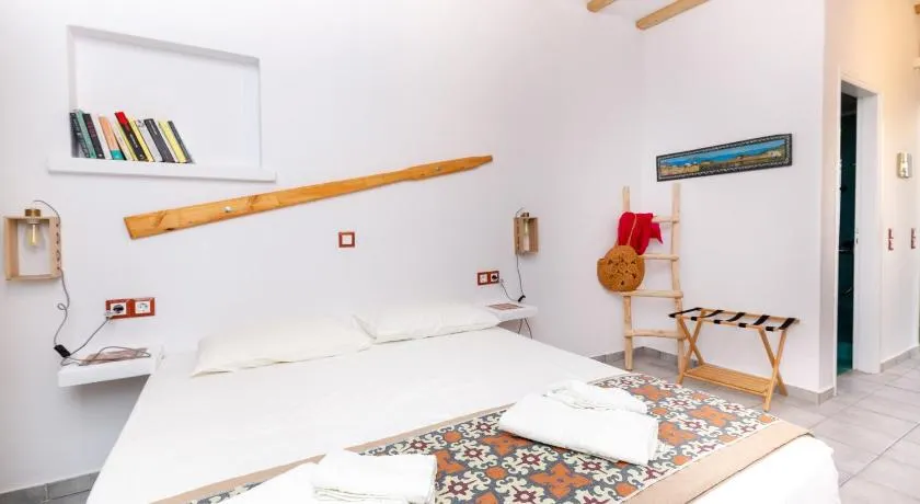 Ailouros summer hotel - Image 1