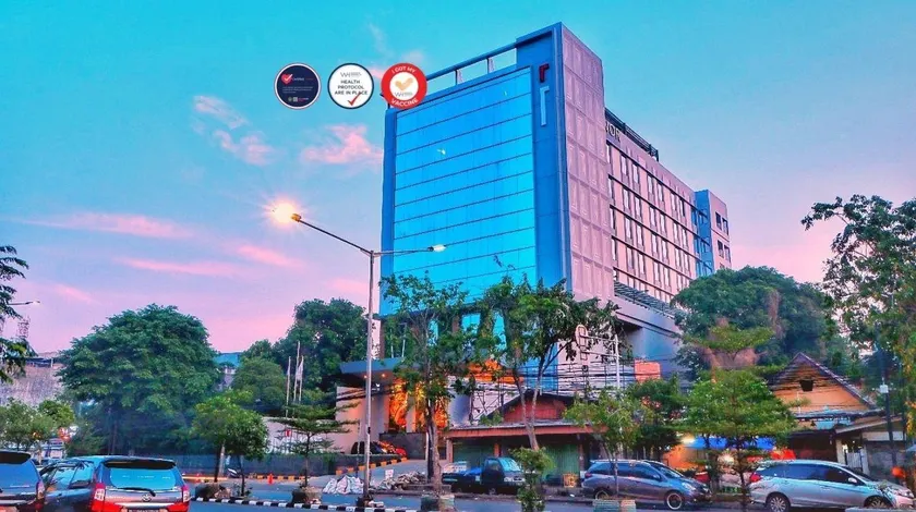 Luminor Hotel Jakarta Kota By WH - Image 1
