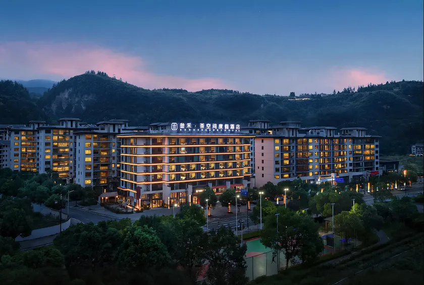 Zhangjiajie SANHE Hotel-Tea Culture Experience, Tea Tour, Free pick up service more than 2 nights,Free Shuttle Service to East Gate of Forest Park, Free Welcome Tea, Free folk costume experience,English Customer Service - Image 1
