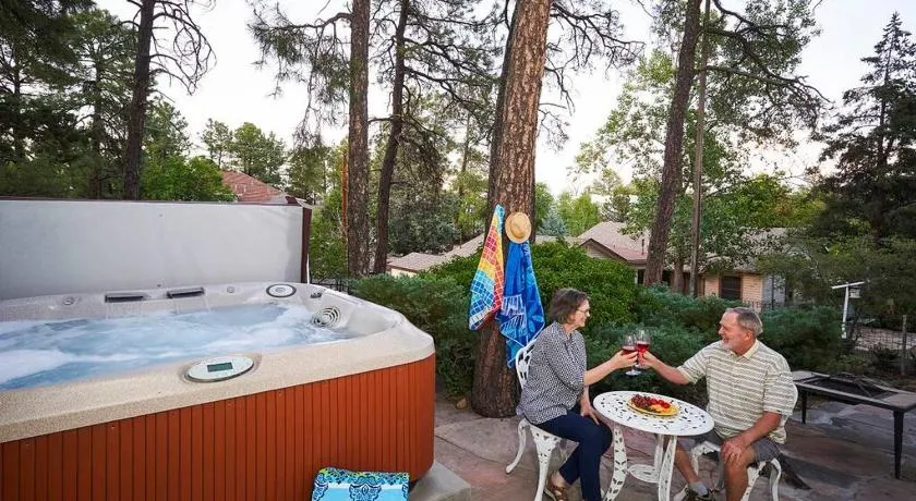Romantic Escape+Close Walk To Town+Hot Tub+Pets OK - Image 1