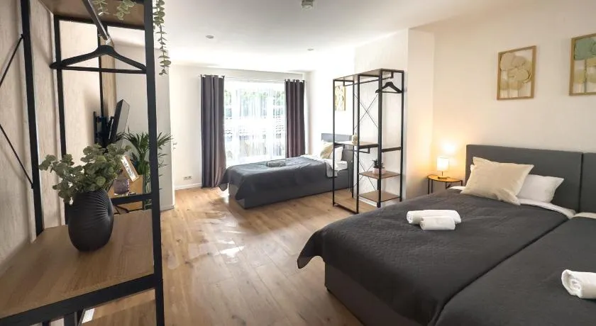 ImmoStay G#1 Ferienhaus - Parken & WiFi, 2 Balkone und 2 Bäder,4K - Image 1