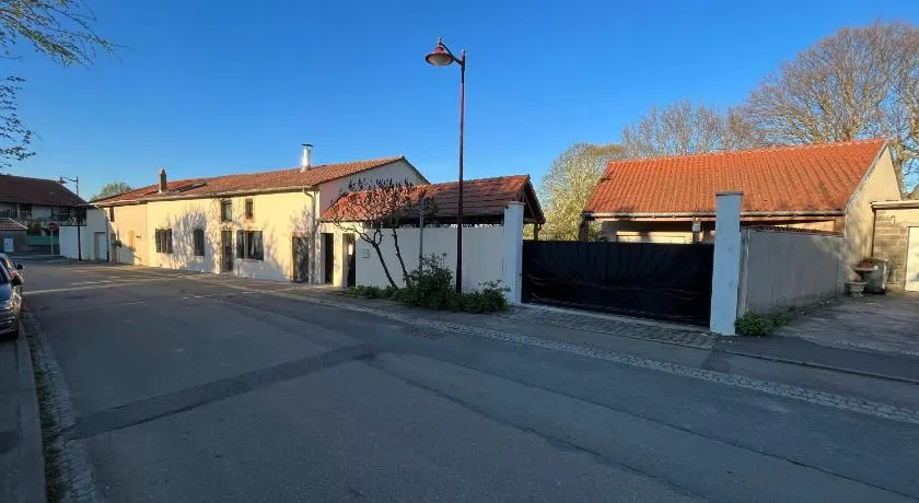 Mirabelle, parking privé clos, petit déjeuner, enfants et animaux bienvenus - Image 1