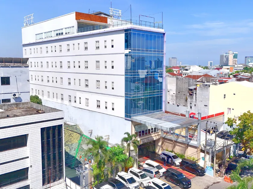 WThree Premier Hotel - Image 1