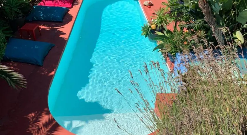 "La Villa Bali", en Bord de Mer à 5 mn des plages avec Piscine à cascade, Grand extérieur unique sur le thème de Bali - Image 1
