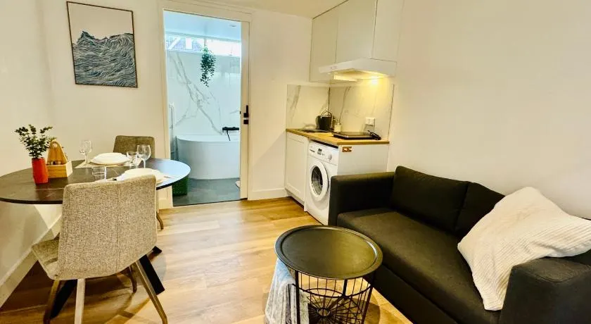 Stylish private-entrance studio with bath and shower near Nijmegen Centre and Arnhem Zuid - Image 1