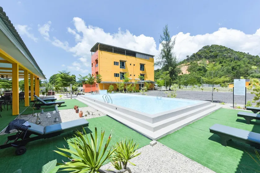 Mersing Pelangi Beach Resort - Image 1
