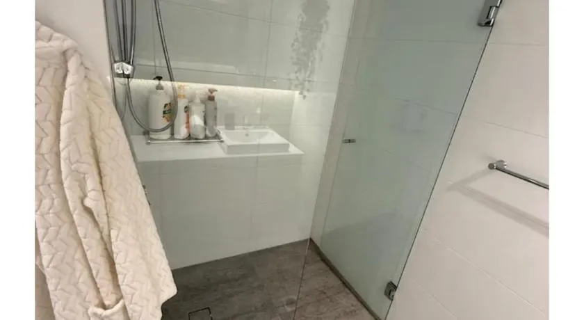 WH917 - 24hrs Self Check In 2BR 2BTH in heart of box hill with free park & pool - Image 1