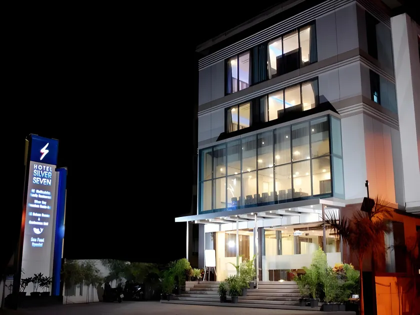 Hotel Silver Seven - Image 1