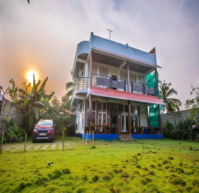 Waves Beach House - Image 1