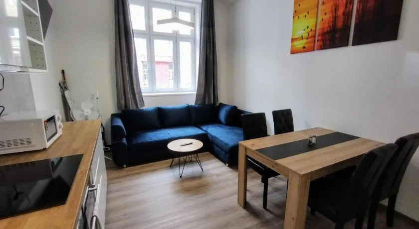 Two bedroom apartment with parking - Image 1