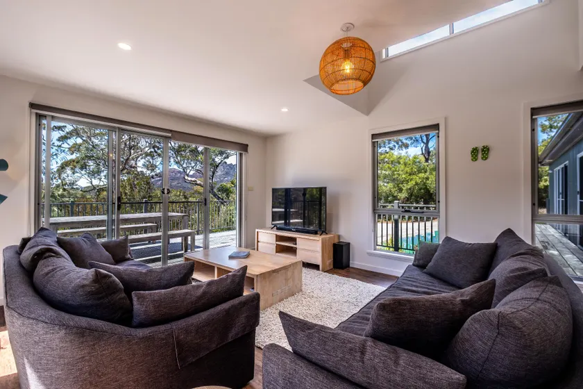 Freycinet Haven- 4-bedroom house at the edge of the National Park & easy access to Coles Bay hub! - Image 1