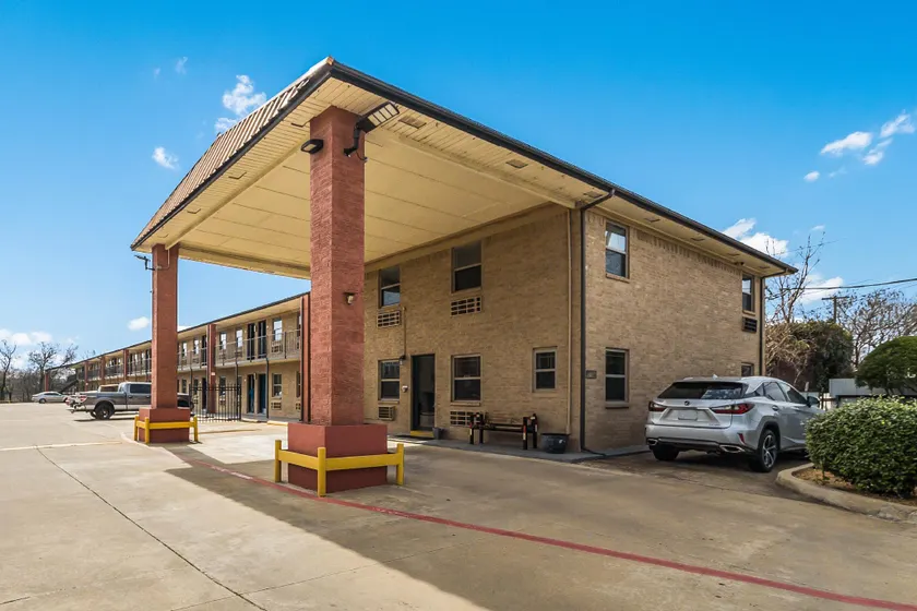 Motel 6 Dallas, TX - Image 1