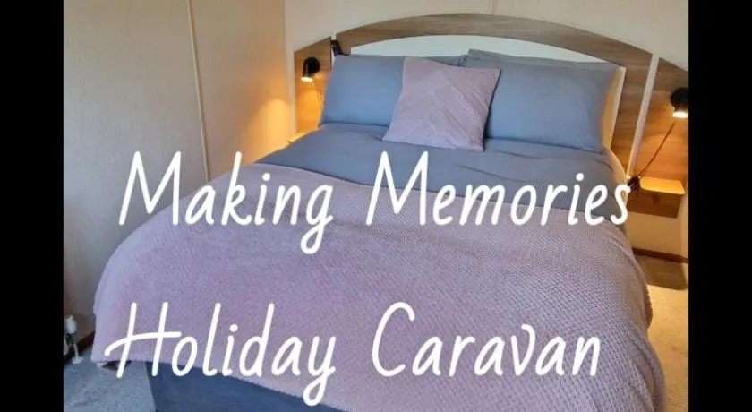 Making Memories Holiday Caravan - Image 1