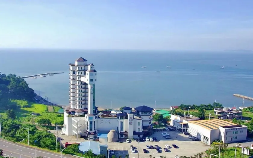 Andante Resort - Image 1