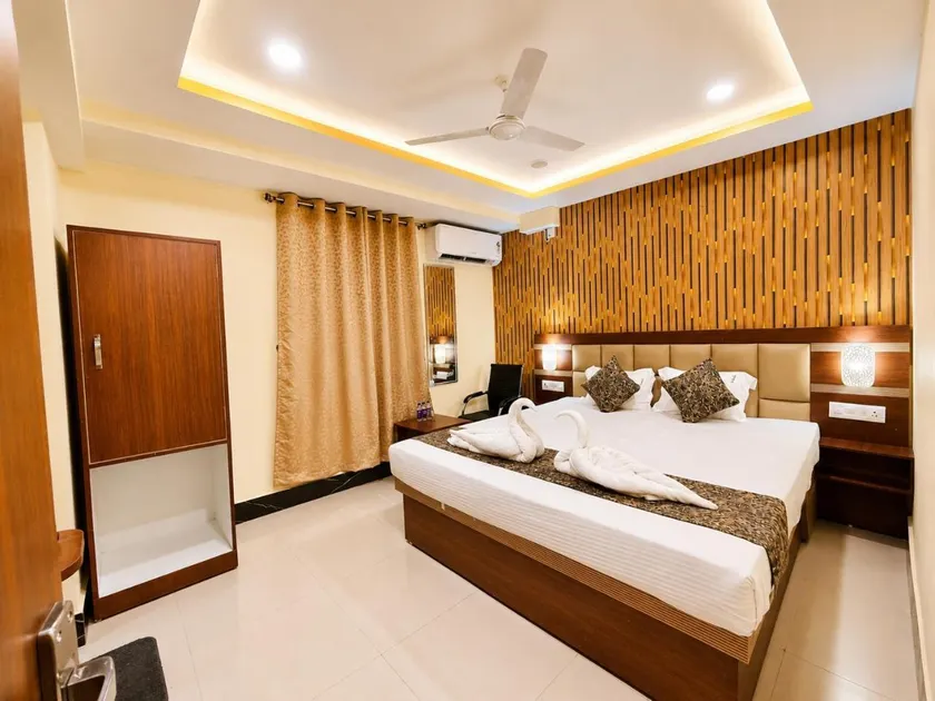 Hotel Buddha Crystal, Best Hotel in Rajendra Nagar Terminal - Image 1