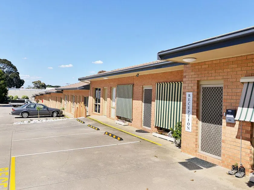 Cranbourne Motor Inn - Image 1