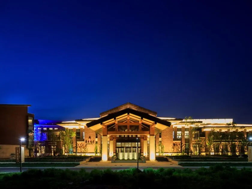 Jianguo Hotspring Hotel - Image 1