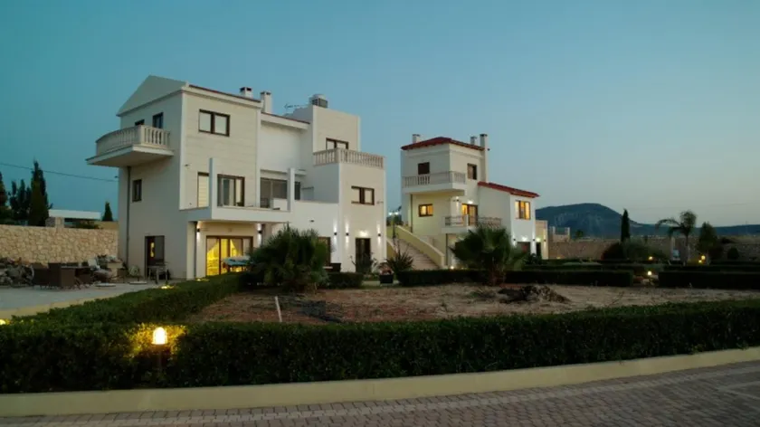 Azzuro Villa with private pool by Estia - Image 1
