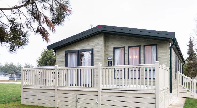 The White Rose Lodge with Hot Tub - Image 1